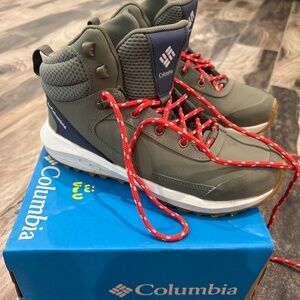 Columbia women’s size 6.5 hiking shoe